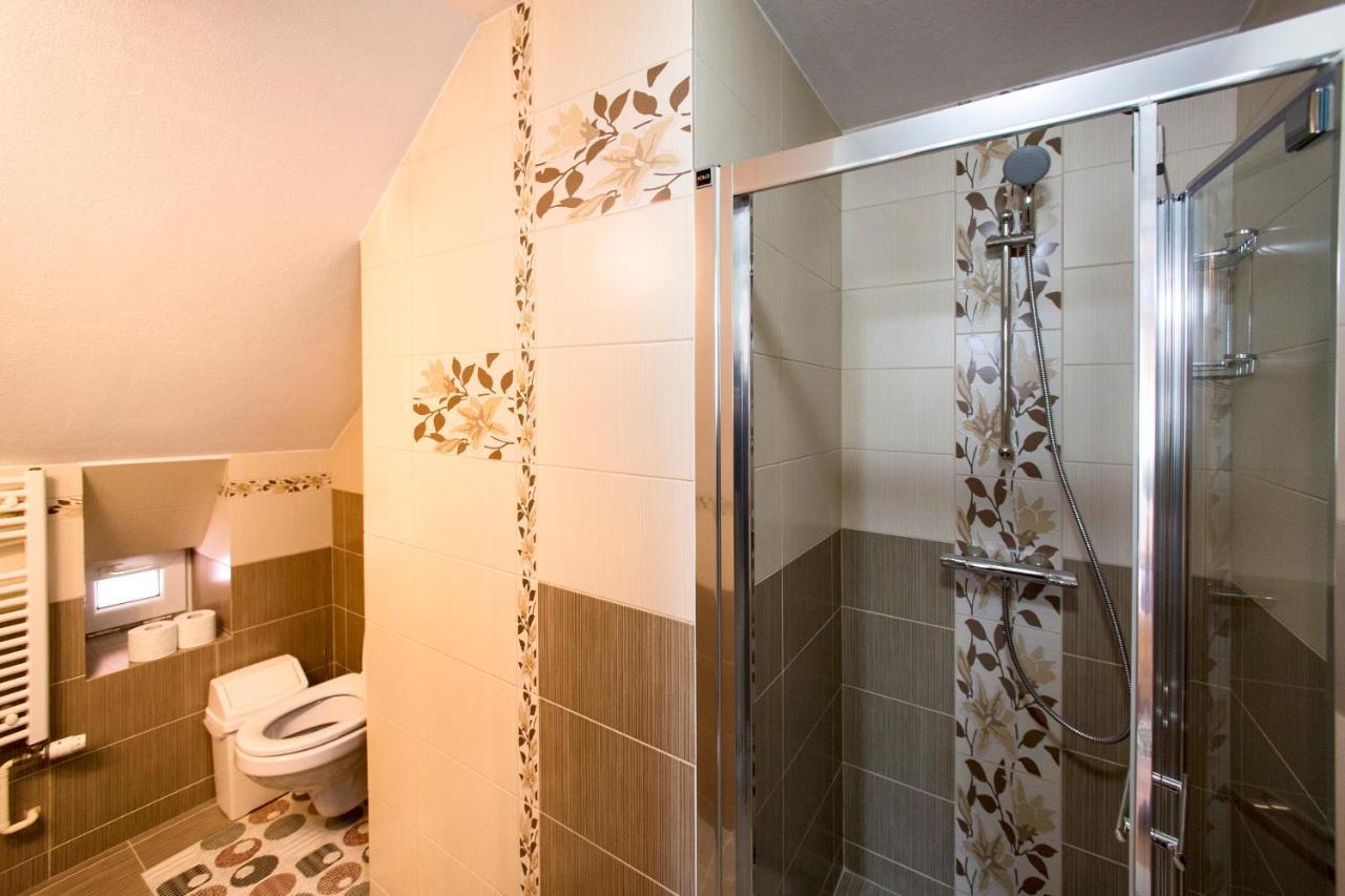 Pensiunea Cretuca Botiza 部屋 写真