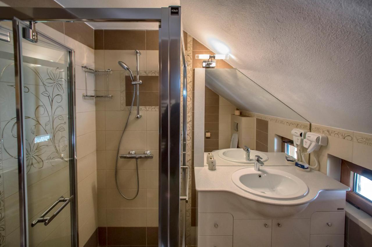 Pensiunea Cretuca Botiza 部屋 写真